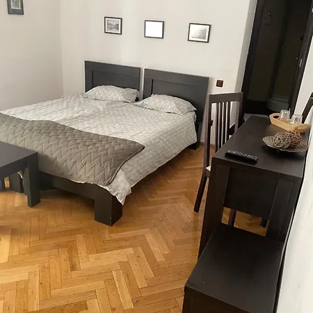 Rami House Central Double Rooms بيت ضيافة 3*